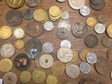 a lot of coins that are on the table