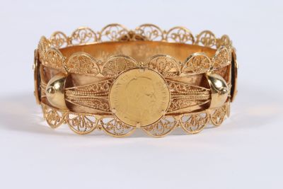 Bracelet circulaire en or jaune 750 ‰ filigrané orné de quat… - Photo 1