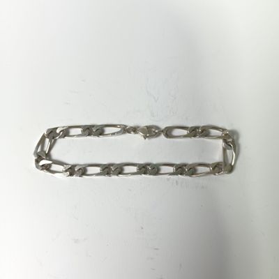 a close up of a metal chain with a clasp on it