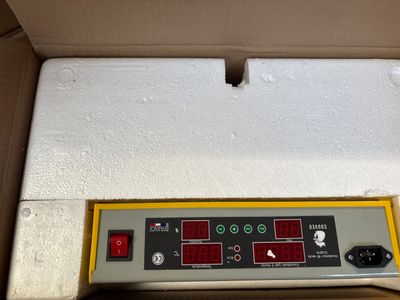 une boîte contenant un appareil électronique