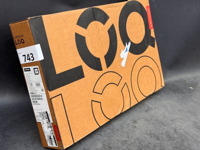 une boîte en carton sur laquelle est imprimé un logo