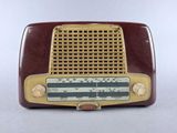 an old radio that is sitting on a table