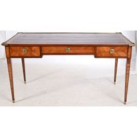 BUREAU PLAT LOUIS XVI en placage de bois de rose, de palissa… (photo 2)