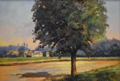 une peinture à l'huile représentant un arbre dans un champ avec une maison à l'arrière-plan