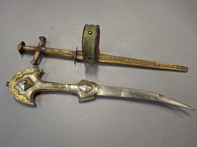 Trois POIGNARDS ORIENTAUX