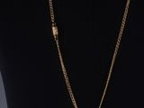un collier à chaîne en or avec un pendentif en forme de croix sur un mannequin, un mannequin, un mannequin, un mannequin, un mannequin, un mannequin, un mannequin, un mannequin, un mannequin, un mannequin, un mannequin, un mannequin, un mannequin, un mannequin, un mannequin, un mannequin, un mannequin, un mannequin, un mannequin, un mannequin, un mannequin, un mannequin, un mannequin, un mannequin, un mannequin, un mannequin, un mannequin, un mannequin, un mannequin, un mannequin, un mannequin, un mannequin