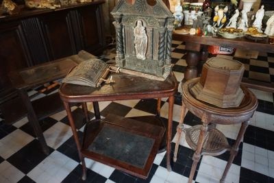 Lot divers : serrure, tablette cannée, portillon de panetièr… - Photo 1