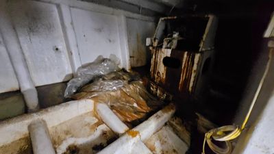 Photos complémentaires du chalutier "Le Lucky" : local batte…