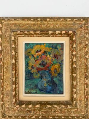 une peinture de fleurs dans un vase bleu sur une table