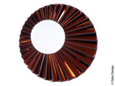 un miroir circulaire en verre