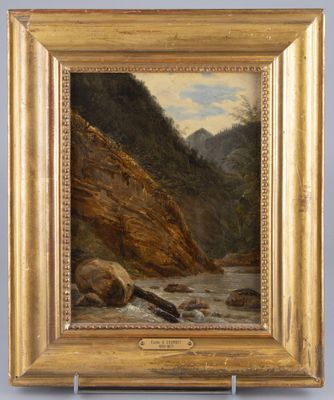 une peinture représentant une rivière rocailleuse avec une montagne en arrière-plan