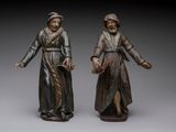 paire de statues en bronze représentant un homme et une femme tenant des paniers