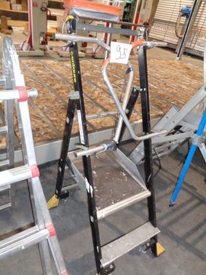 many ladders that are sitting in a room