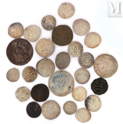 several different types of coins are arranged in a circle