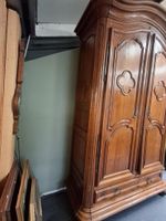 Grande armoire en bois fruitier mouluré, ouvrant par deux po… (photo 3)