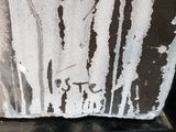 a picture of a piece of marble that has been scratched