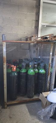 1 CAISSE METALLIQUE SANS PORTE, DIMENSION : 120 x 100 x 165,…