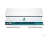 L'imprimante de bureau HP est posée sur une surface blanche.