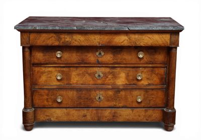 COMMODE ouvrant par quatre tiroirs dont un en ceinture, les …