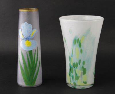 Deux vases: - vase Soisy sur Ecole, signé Claude et daté 18 …