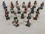 un grand nombre de figurines sur une table