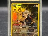 gros plan d'une carte pokemon dans un étui en plastique