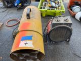 de nombreux types d'équipements industriels posés à même le sol