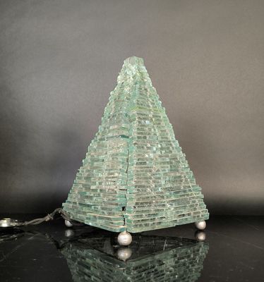 Lampe pyramide composée de tasseaux de verre bleus-vert (égr…