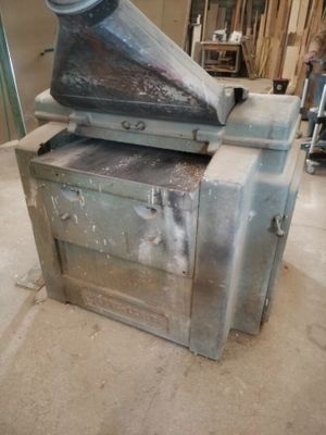 a machine that is sitting in the middle of a room