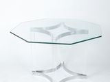 une table basse en verre avec un piètement en métal et un plateau en verre transparent
