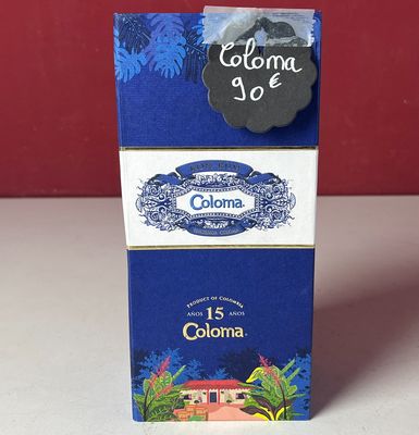 une boîte de chocolats posée sur un plan de travail