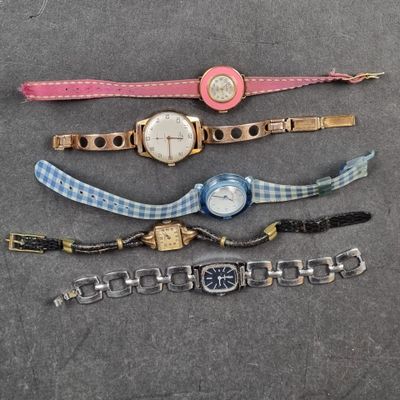 Lot de 5 montres dont 1 ROYCE boîtier plaqué or fond acier (…