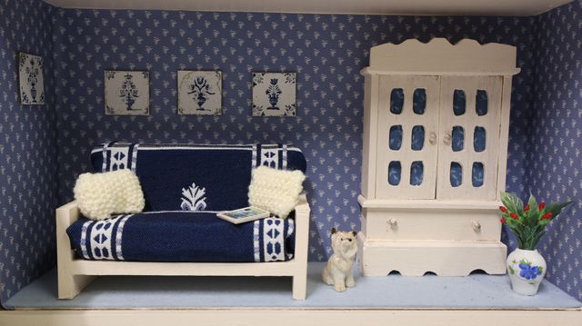Diorama. Composition miniature, dans une vitrine en bois, vitre e...