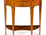 une table en bois de forme ovale, avec un tiroir en dessous
