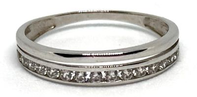 Bague en or blanc 9K 375ml, ornée d'un rang de petites pierr…