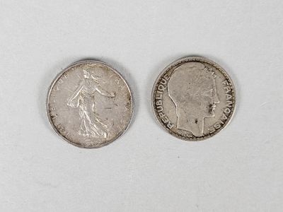 Ensemble de deux pièces en argent :