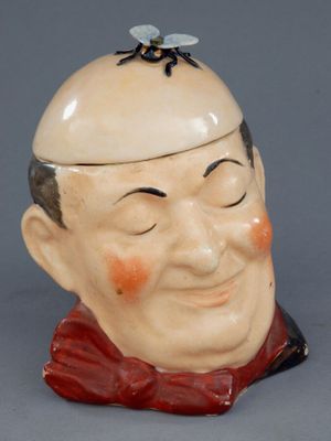 Pot à tabac. Barbotine XXe siècle.