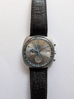 a watch that is sitting on top of a table