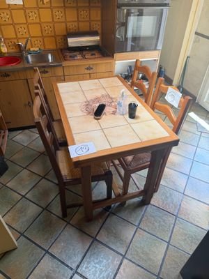 Contenu des placards de la cuisine vaisselle, ustensiles de …