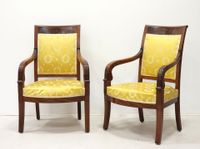 PAIRE DE FAUTEUILS en acajou et placage d'acajou mouluré et …
