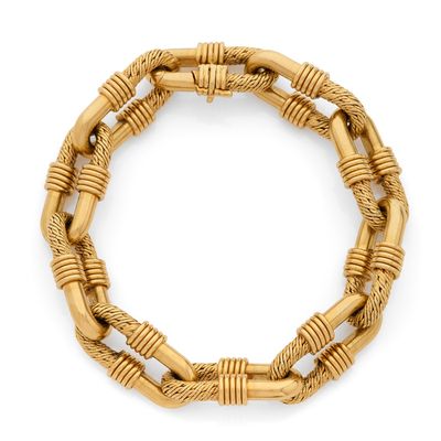 un bracelet plaqué or, signé Van Cleef