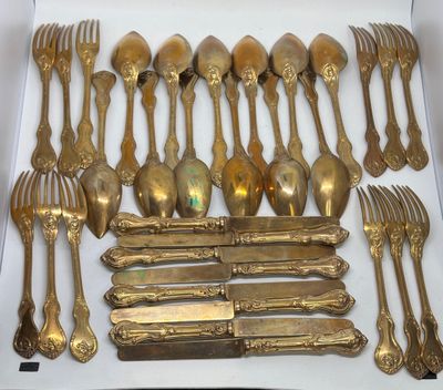285. 12 couverts à entremet et 8 couteaux à dessert, XIXe si…