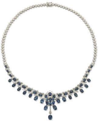 un collier en saphir et diamants, signé Van Cleef