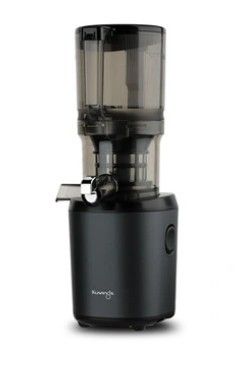 un extracteur de jus noir posé sur une surface blanche