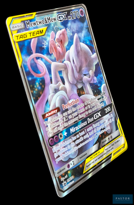 gros plan d'une carte pokemon sur fond noir