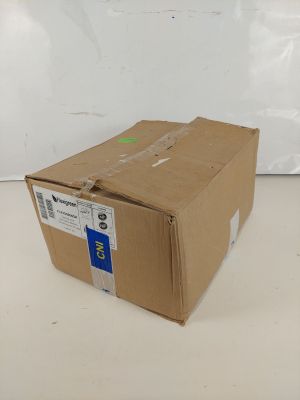 une boîte en carton posée sur une table