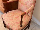 a chair that is sitting in the corner of a room