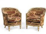 paire de fauteuils rembourrés avec coussins rembourrés