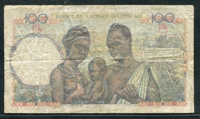 un gros plan d'un billet de banque sur lequel figurent deux personnes tenant un bébé dans leurs bras