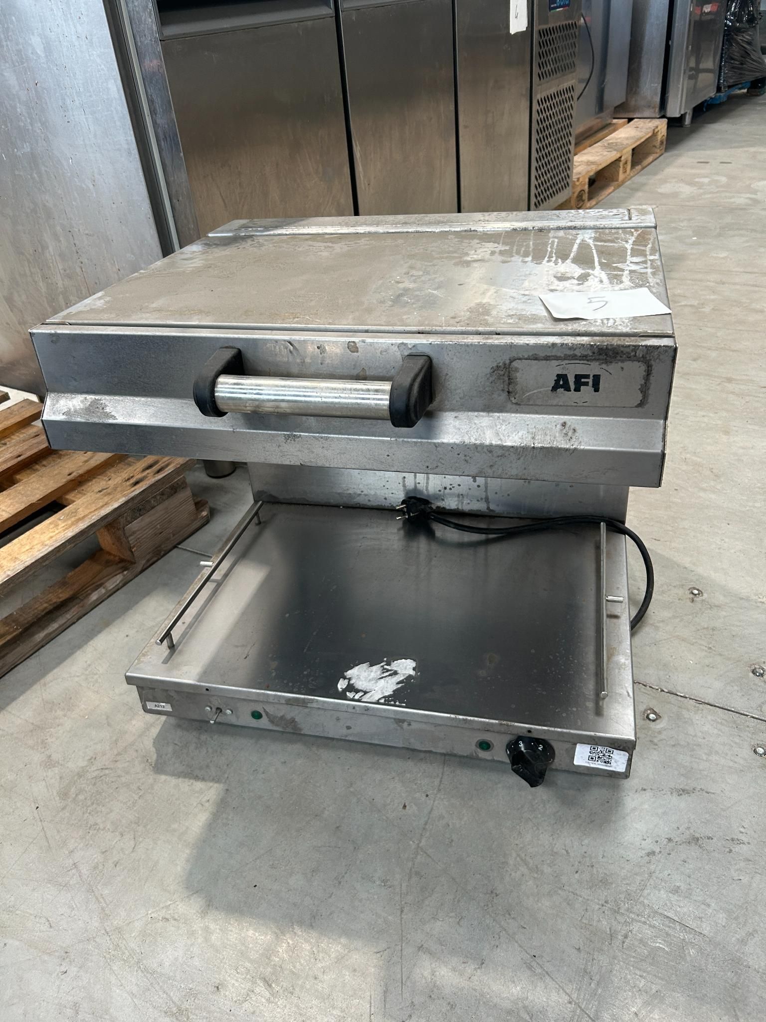 Salamandre AFI, dimensions : 60x57x52 cm, non testé, en l'ét…